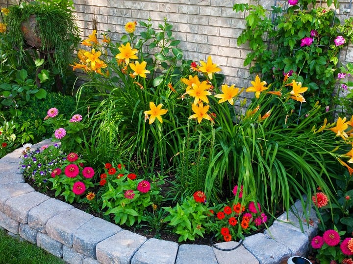 easy flowerbed ideas