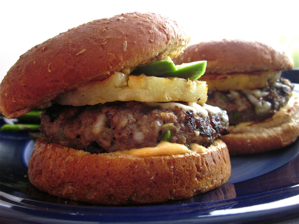 pineapple beef burgers with spicy sriracha mayo