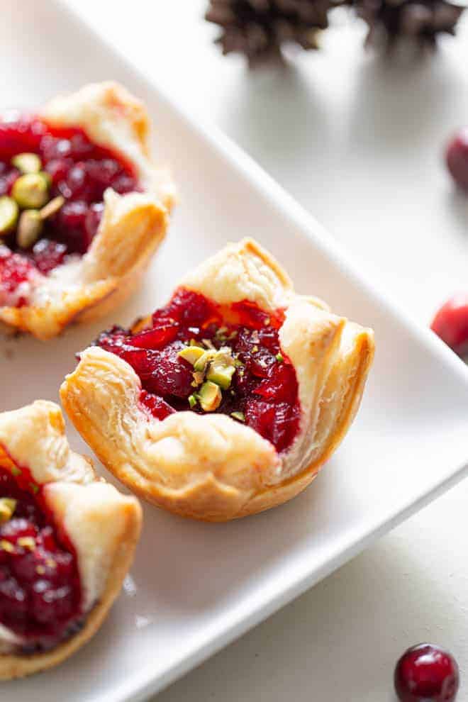 Easy Cranberry Brie Bites (4 Ingredients)