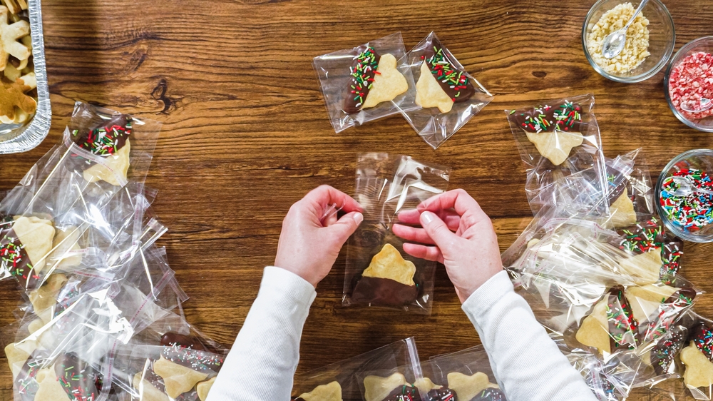 gifting holiday biscuits