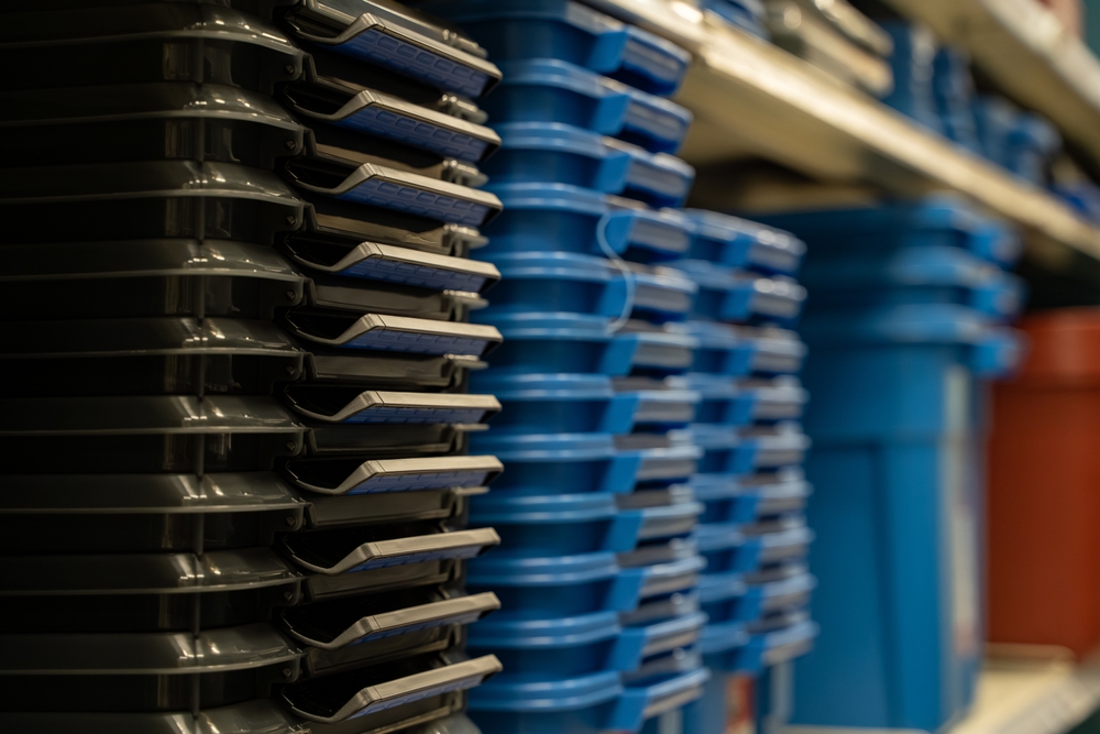 storage bins with lids in store