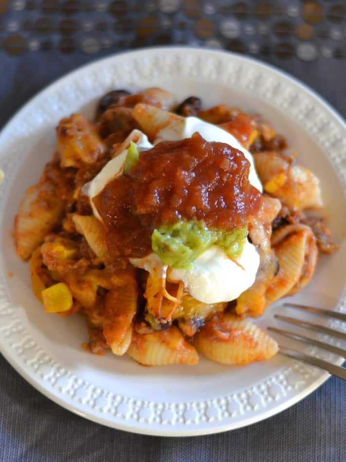 Fiesta Pasta Bake | Dinner Comes together quickly & deliciously with this budget friendly, filling meal | www.craftycookingmama.com