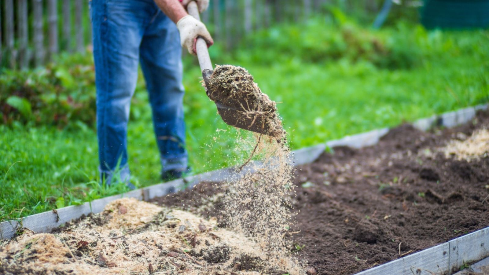 covering bed with mulch