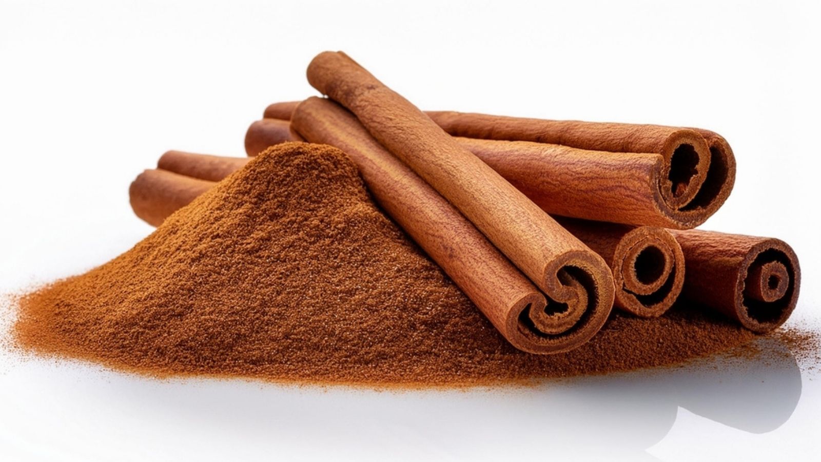 cinnamon powder and cinnamon sticks