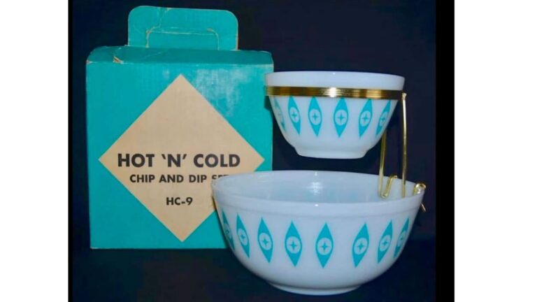 The Turquoise Pyrex Set Collectors Dream of Finding at the Thrift Store ...