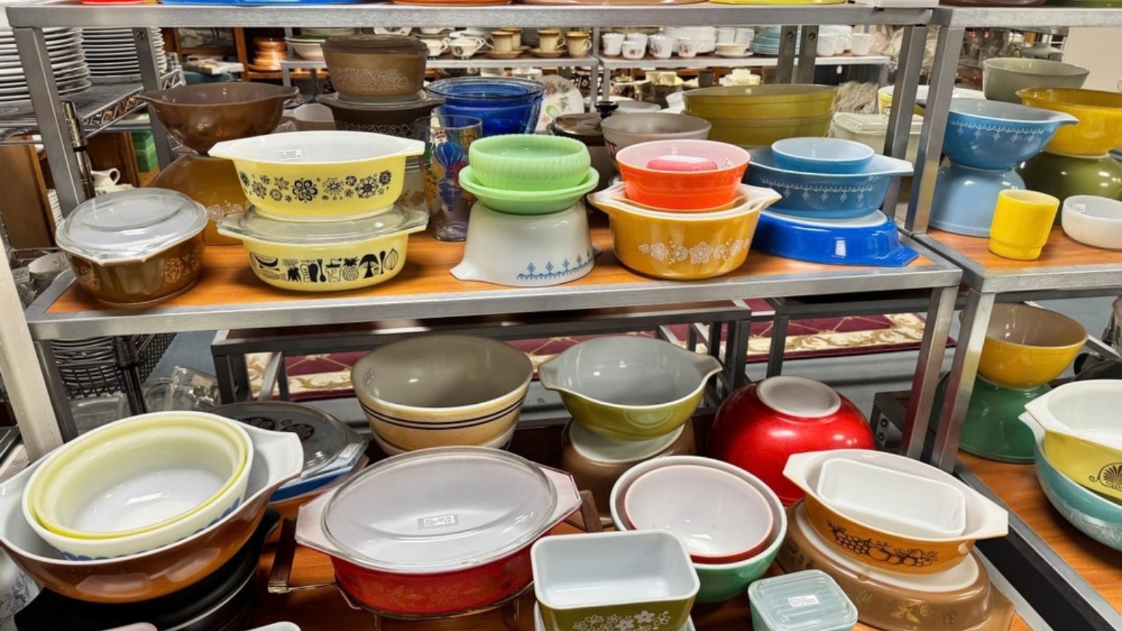 Pyrex in thrift store