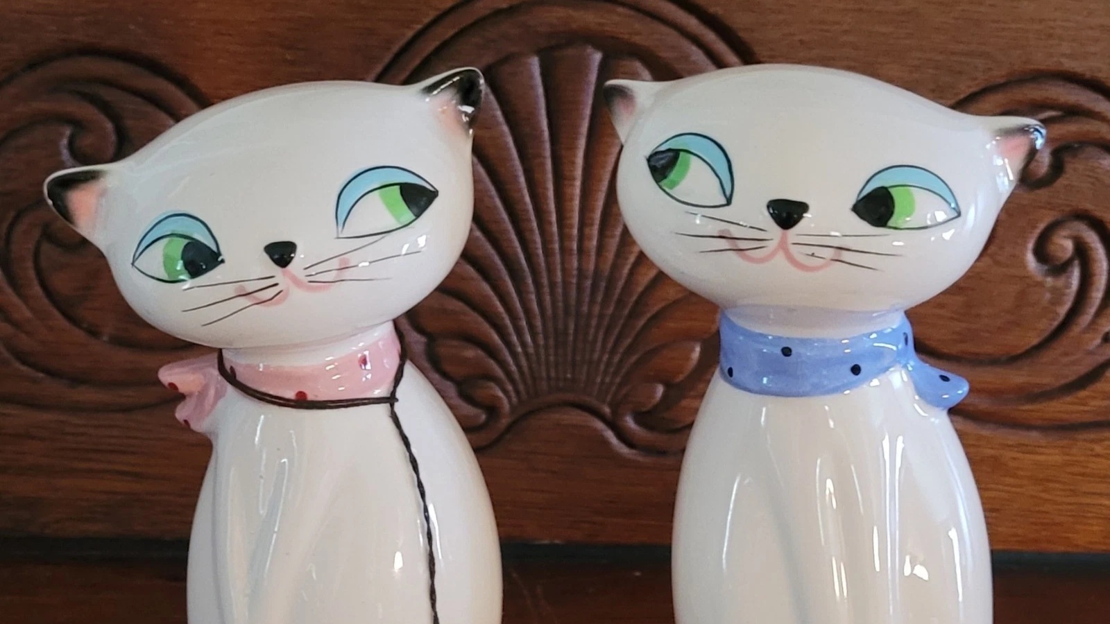 Broader-faced Holt-Howard Cozy Kittens with large green eyes and pink and blue scarves, shown in close-up.