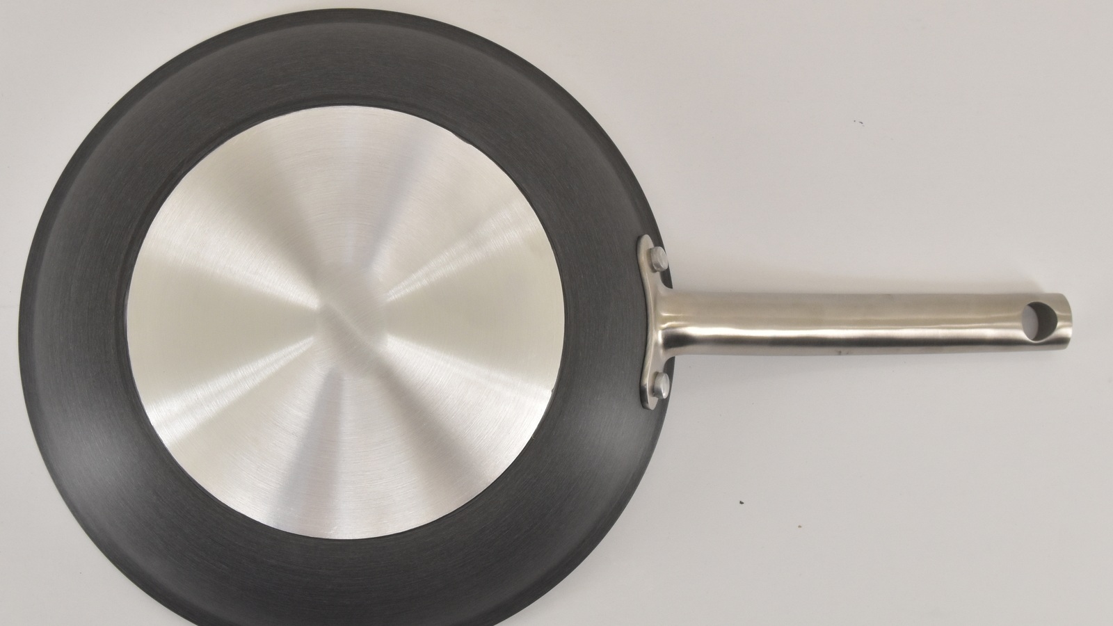 The circular metal base on the underside of a frying pan