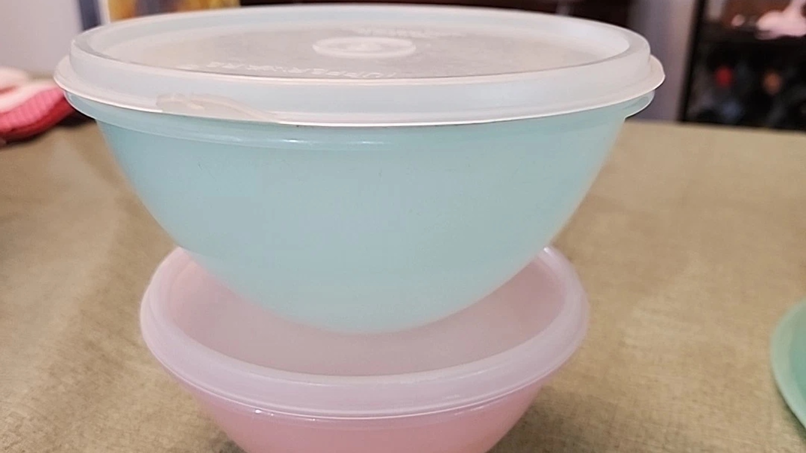 Blue and pink Wonderlier bowls stacked with their translucent lids.